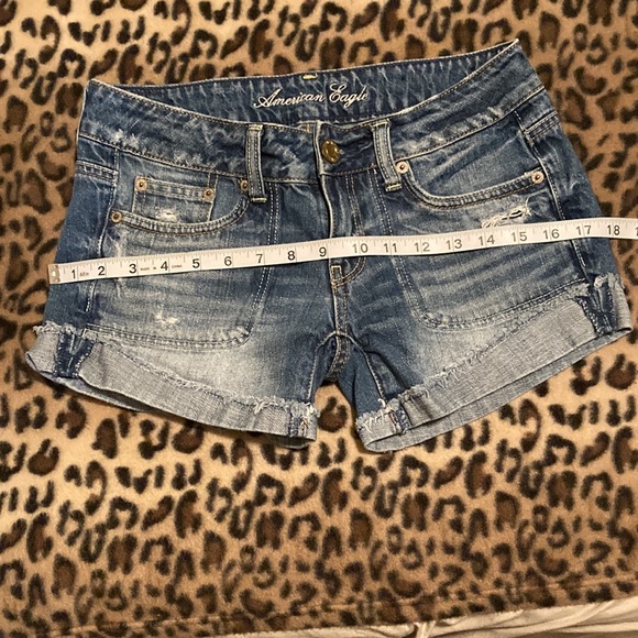 2 for $40 AMERICAN EAGLE Shorts Women’s Size 2 AEO Distressed Denim Jean Shorts - Picture 12 of 14